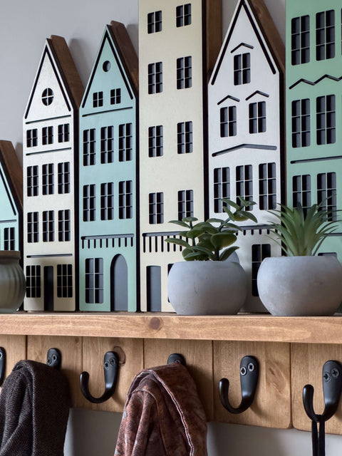 Haczyk i półka ścienna inspirowana miastem – organizer ścienny z litego drewna w kolorze ciemnego dębu z 7 haczykami do przedpokoju
