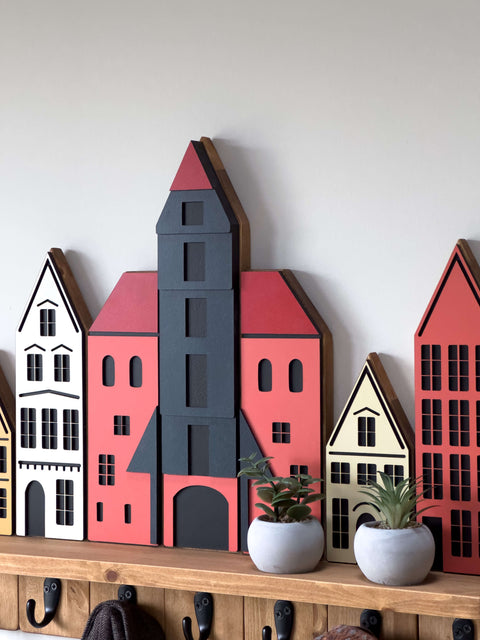 Półka ścienna i wieszak na ubrania inspirowany miastem – lite drewno, wykończenie w ciemnym dębie – pionowy organizer do przechowywania i przedpokoju do nowoczesnego domu